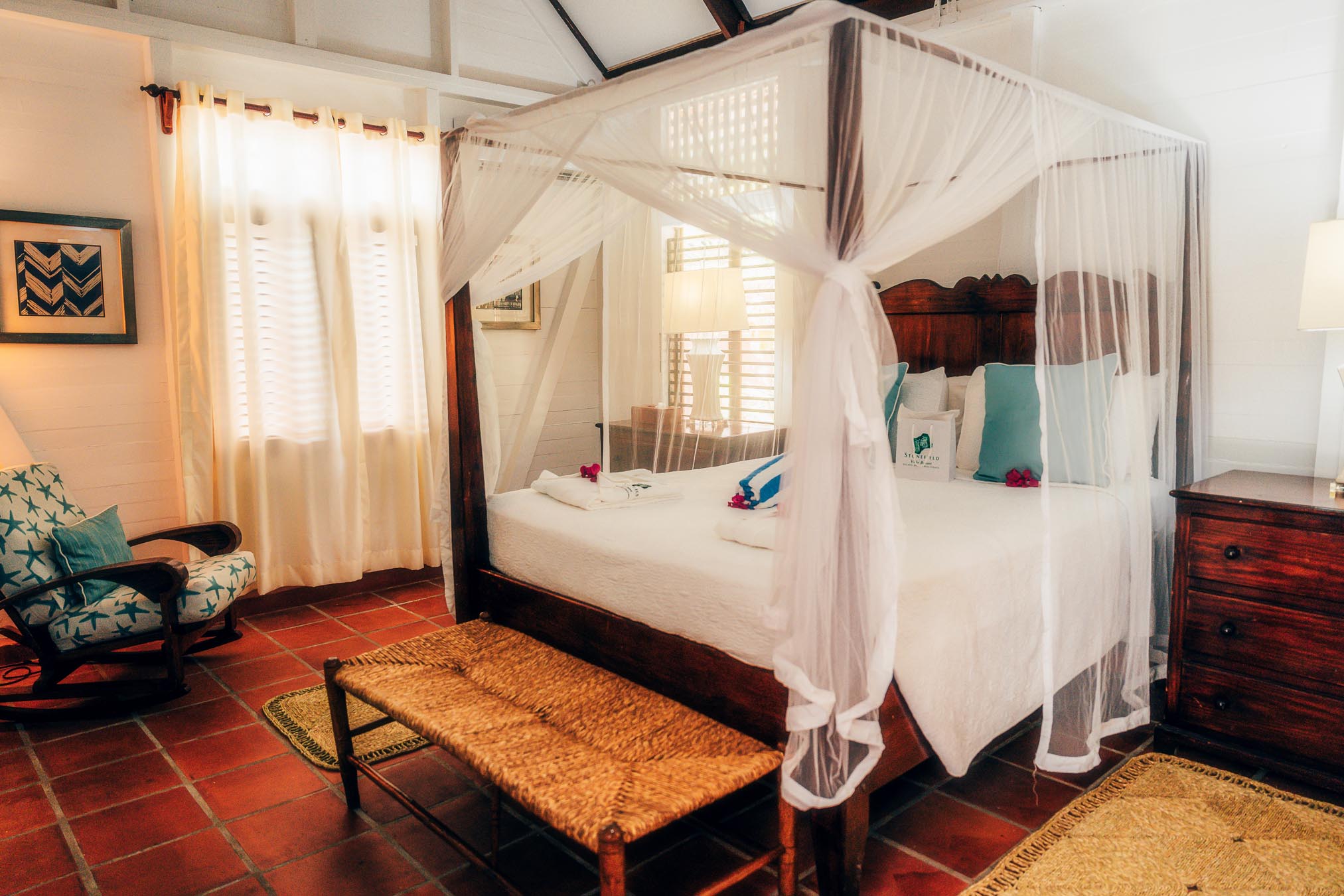 four poster bed